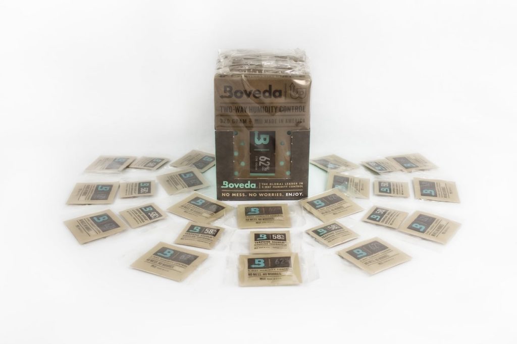 boveda two-way humidity packs in various sizes